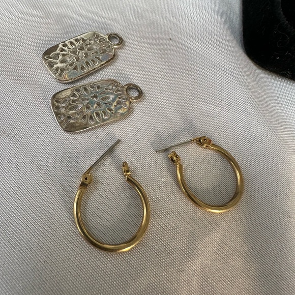 Five pair of assorted goldtone earrings - Picture 4 of 4